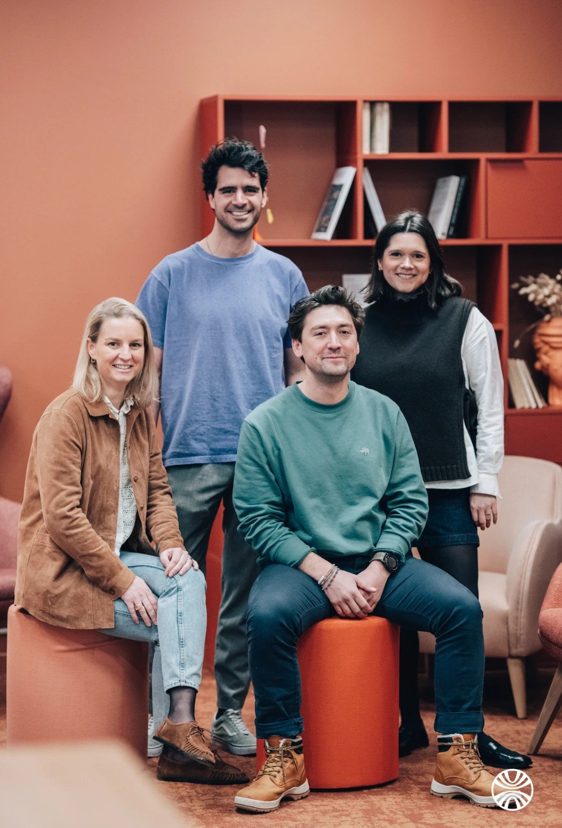 portrait-groupe-equipe-workshare-espace-coworking-chaleureux.jpg